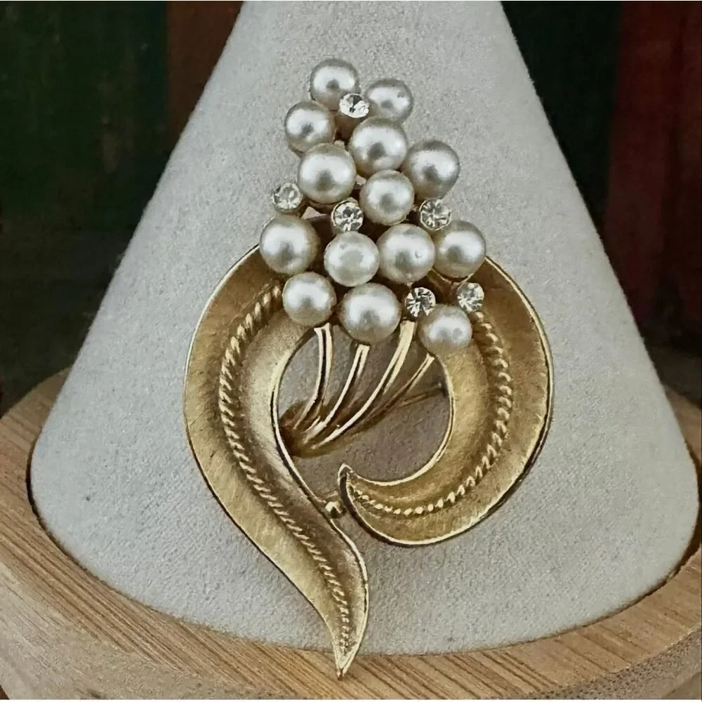 Crown Trifari Vintage Pearl & Rhinestone Swirl Brooch
